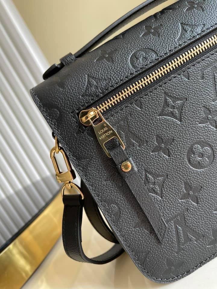 Louis Vuitton Pochette Metis Bag