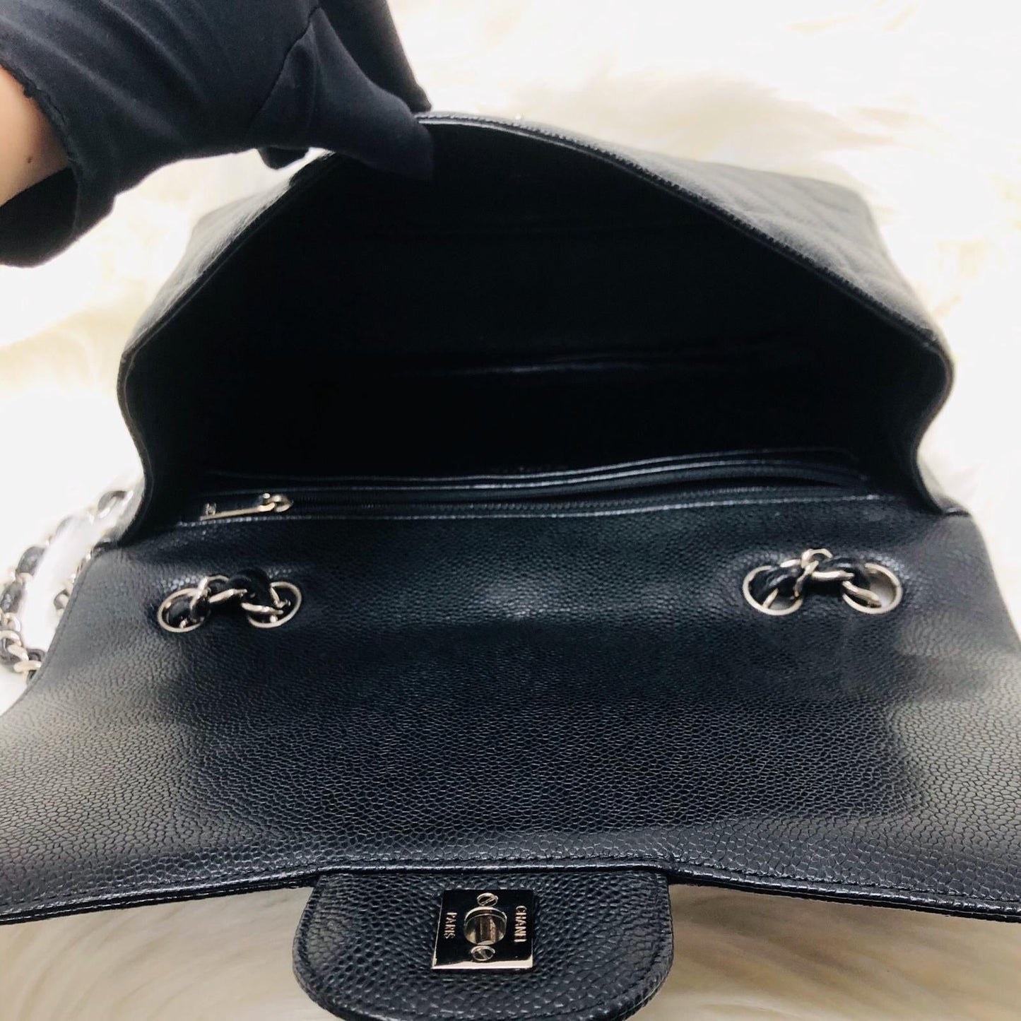 Single Flap Classic Jumbo in Black Caviar with SHW