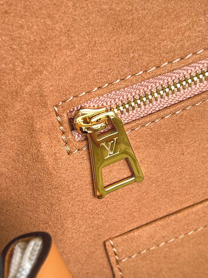 Louis Vuitton OnTheGo MM Bag