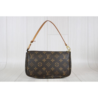 Rank AB ｜ LV Monogram Pochette Accessoires ｜040404