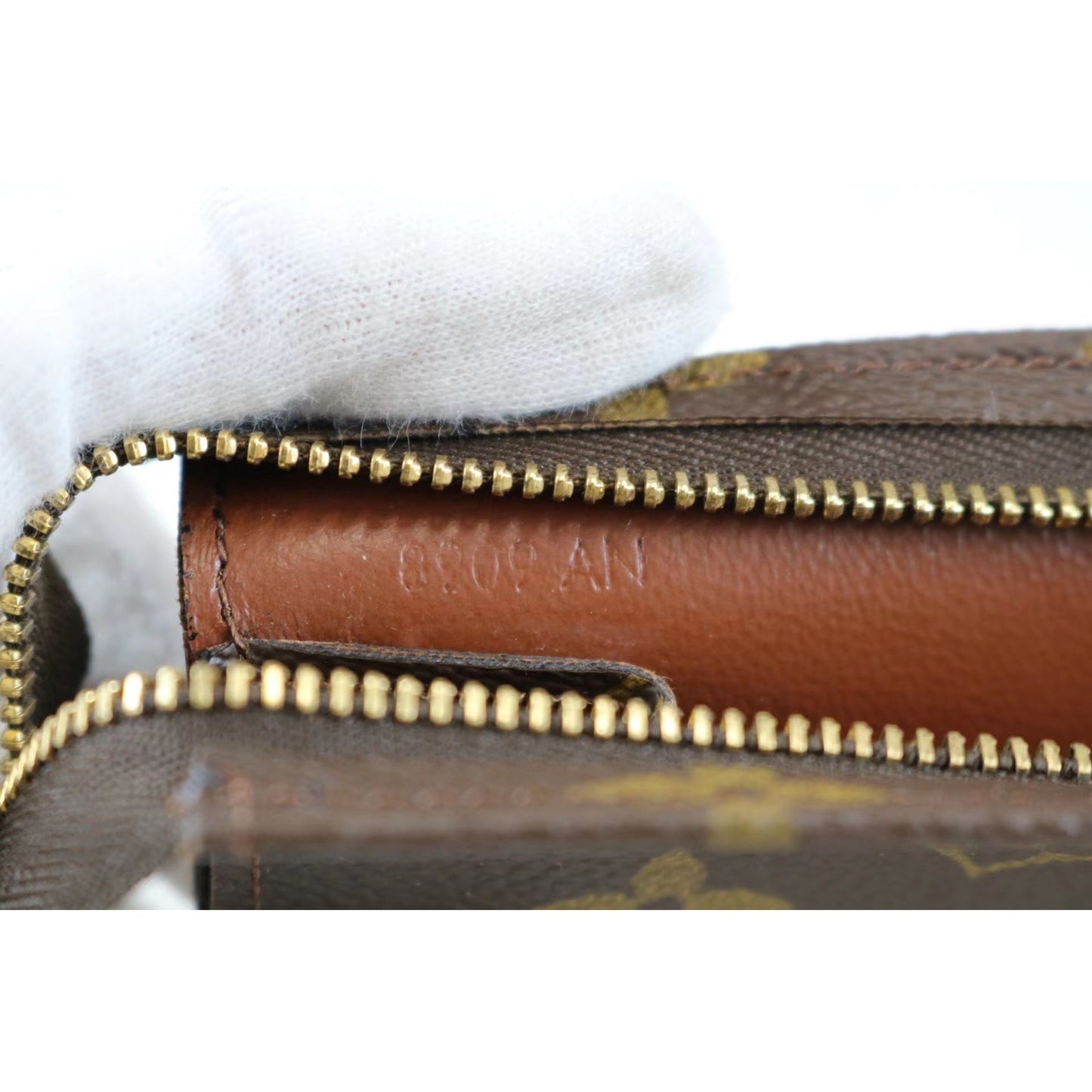 Rank A ｜ LV　Monogram Pochette Toilette ｜022101