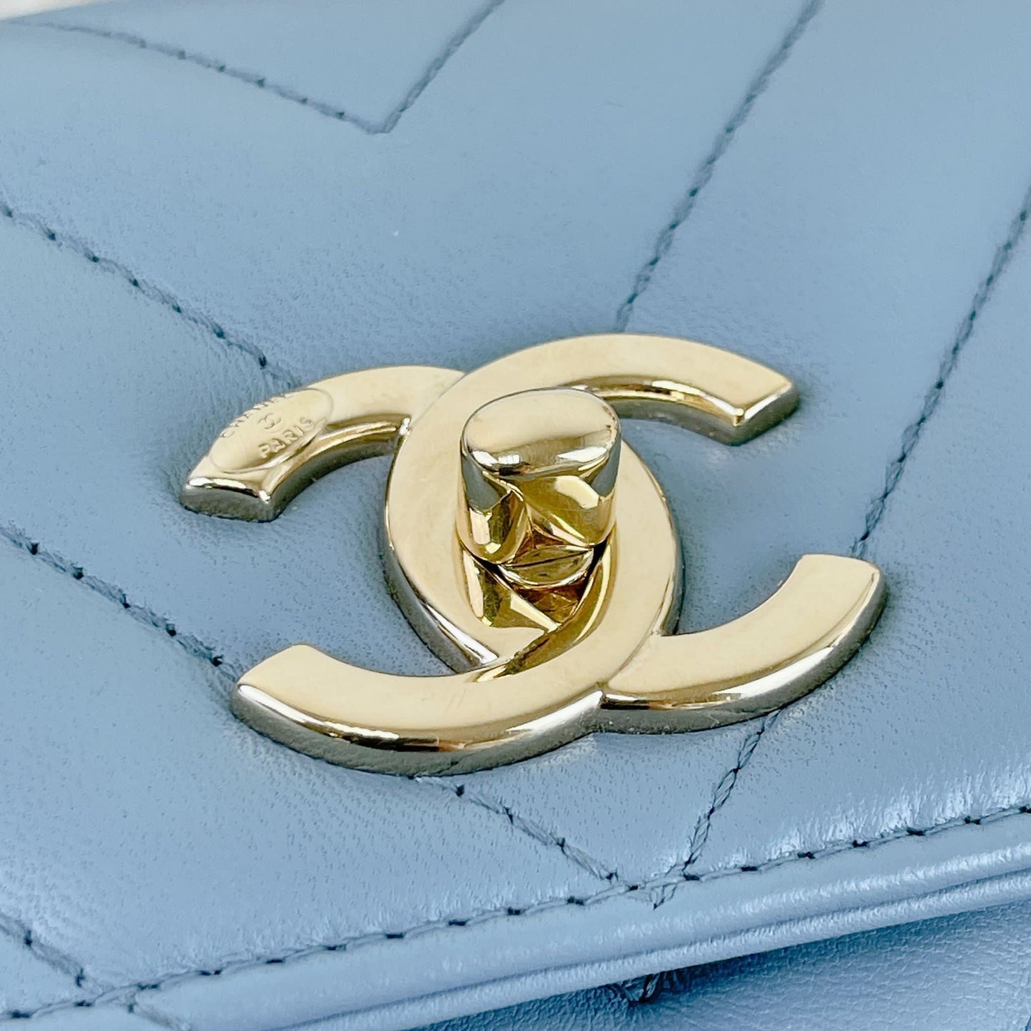 Small Trendy CC Chevron Lambskin Blue GHW