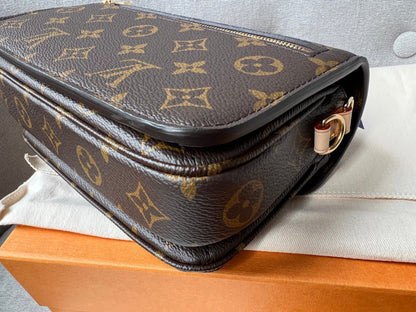 Louis Vuitton Pochette Metis East West Monogram (RRP £2,070)