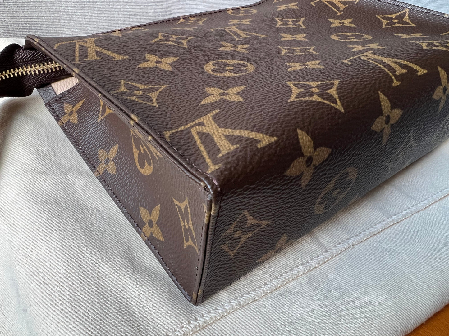 Louis Vuitton Toiletry Pouch 19 Monogram