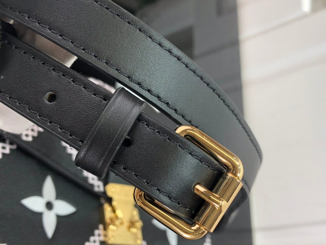 Louis Vuitton Pochette Metis Bag