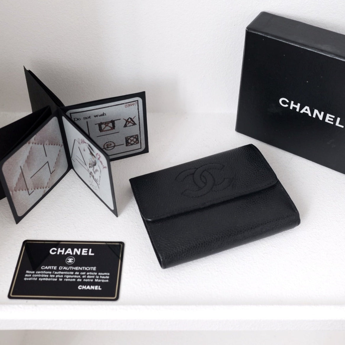 Chanel vintage caviar leather short wallet