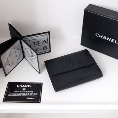 Chanel vintage caviar leather short wallet