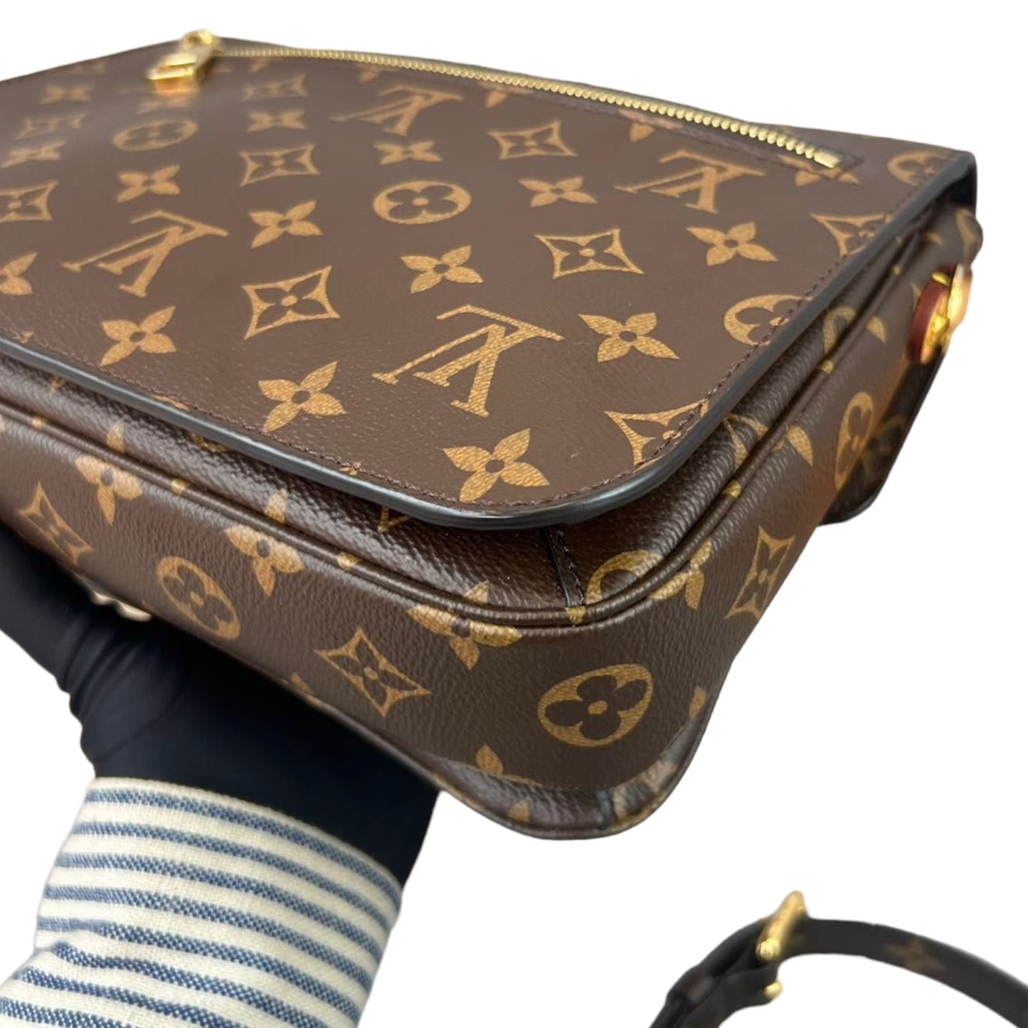 Louis-Vuitton Monogram Classic Pochette Métis GHW