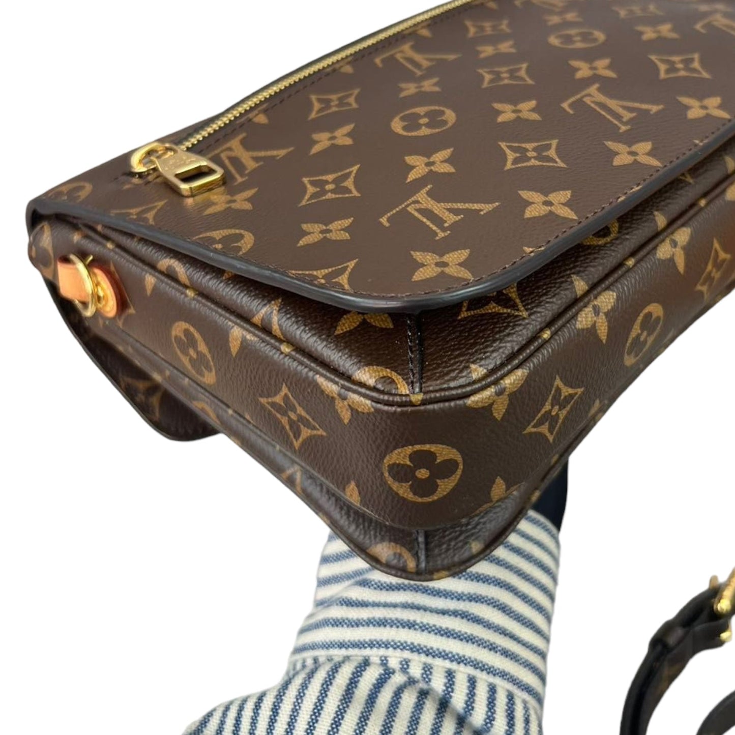 Louis-Vuitton Monogram Classic Pochette Métis GHW