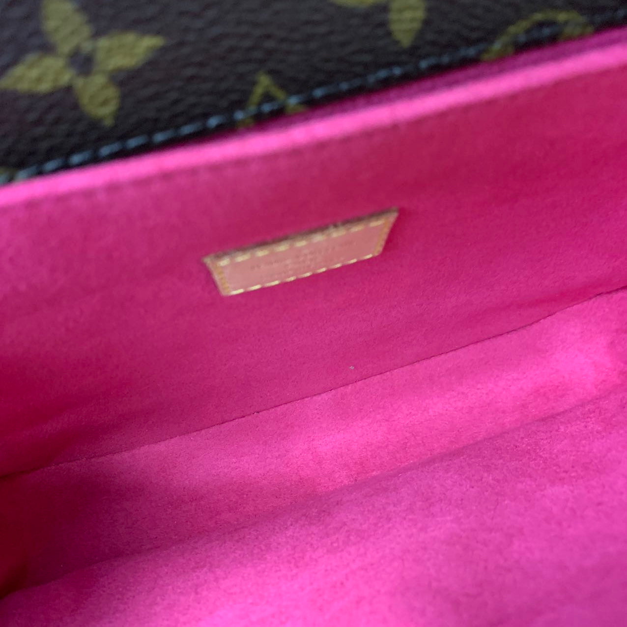 Louis-Vuitton Pochette Metis Monogram Love Lock GHW