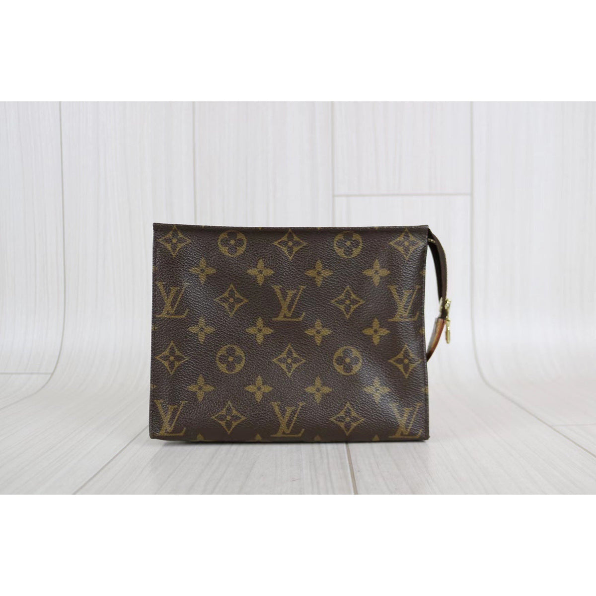 Rank A ｜ LV　Monogram Pochette Toilette 19 ｜030409