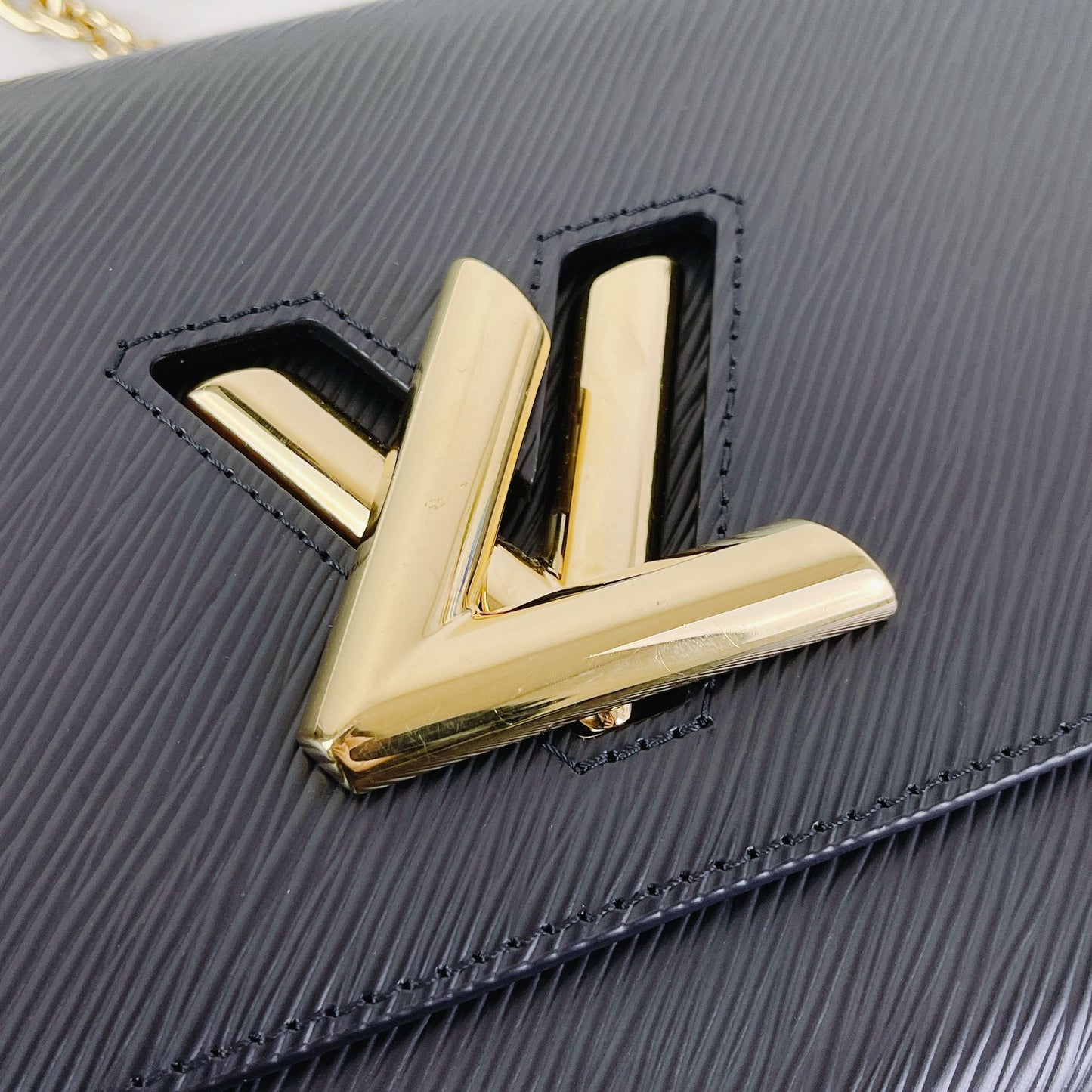 Louis-Vuitton Twist Epi Leather MM Black GHW