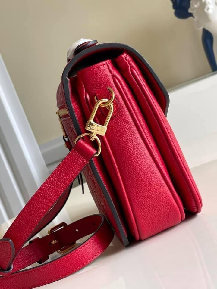 Louis Vuitton Pochette Metis Bag