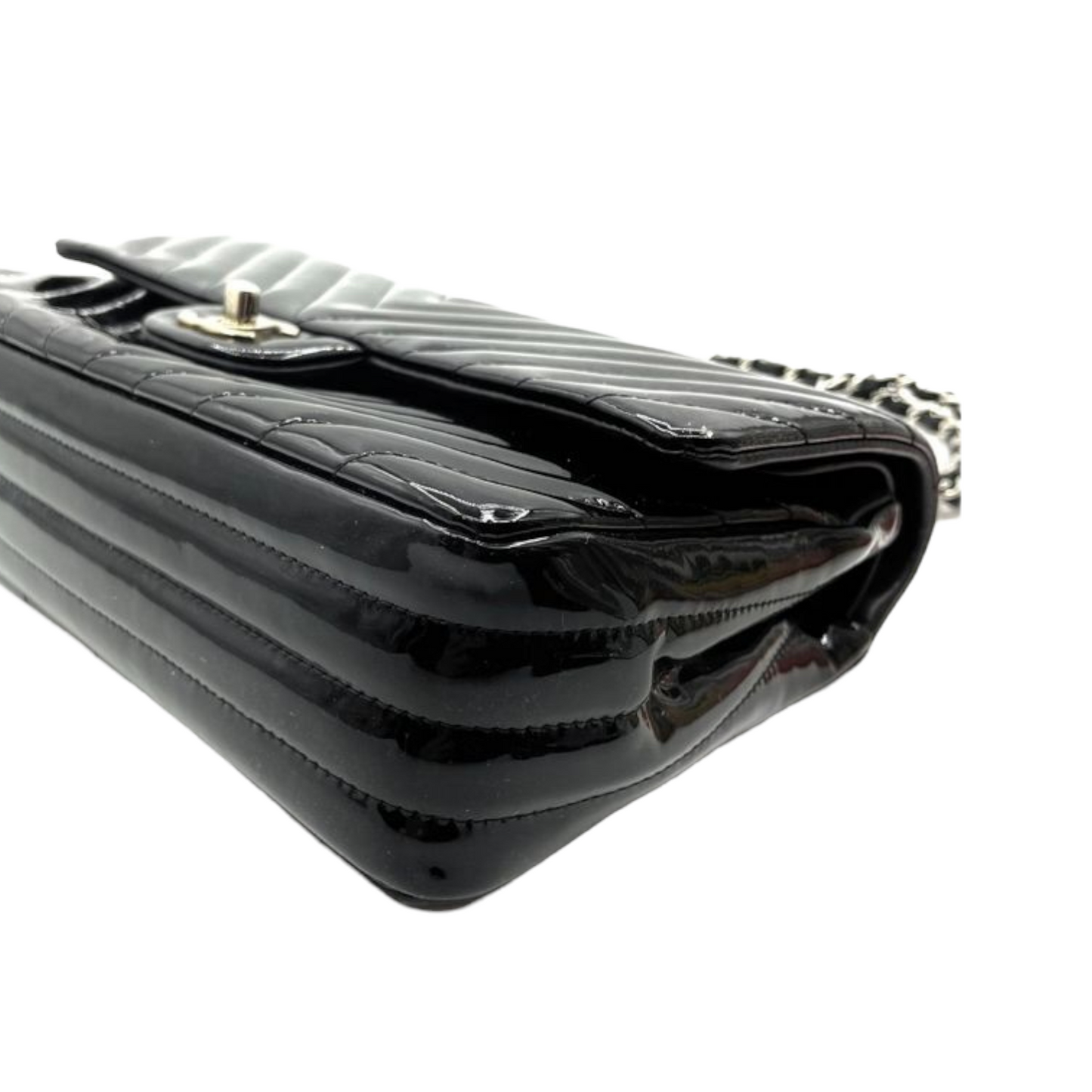 Medium Classic Flap Chevron Patent Black SHW