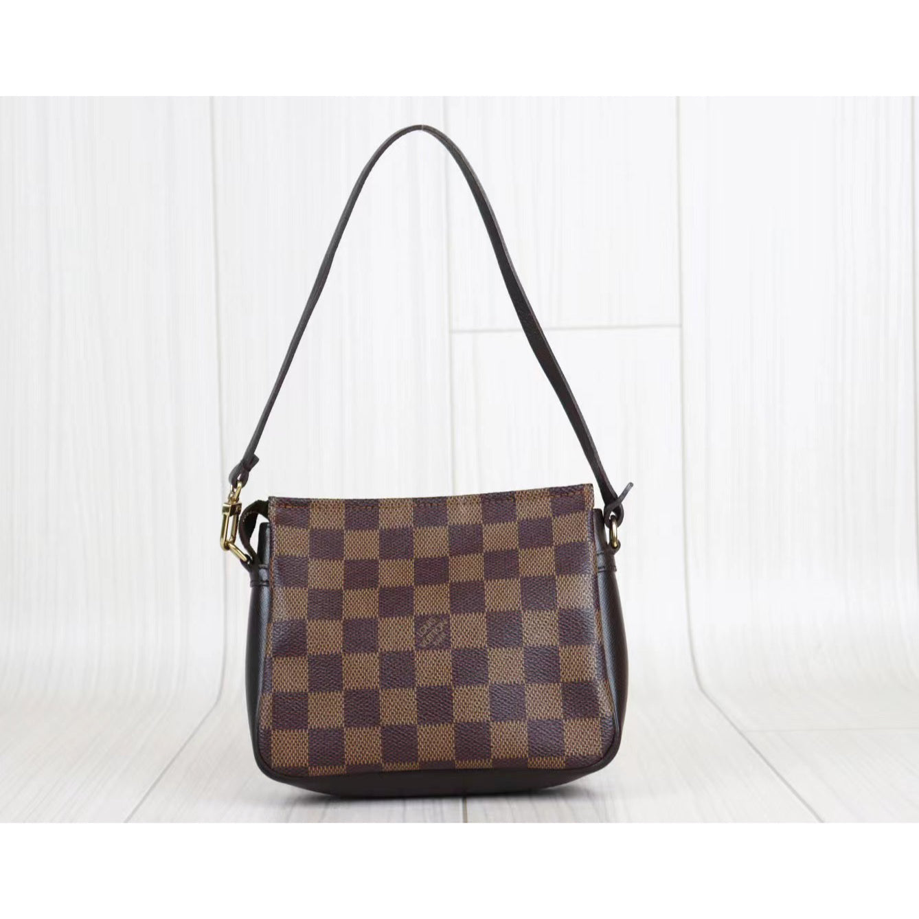 Rank AB｜ LV Damier Truth Make Up ｜072701