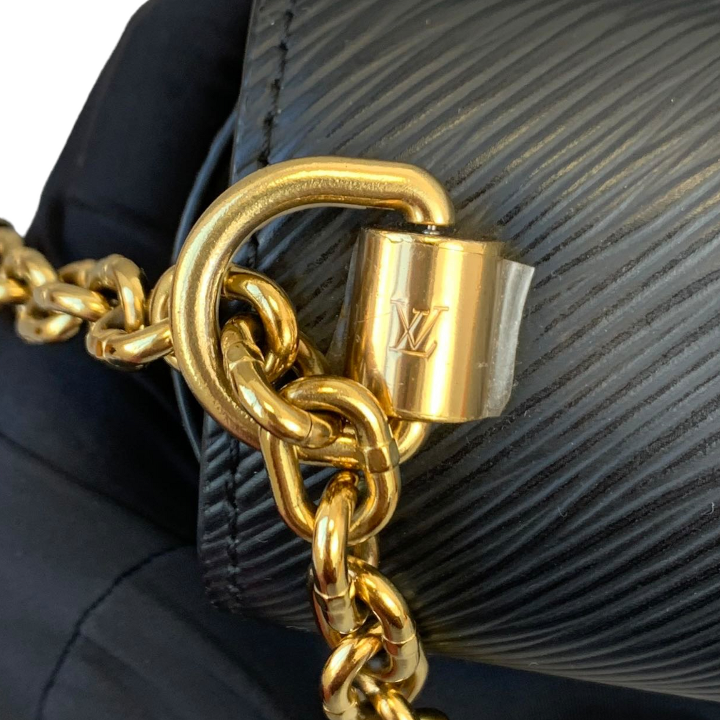 Louis-Vuitton Twist Lock Epi Leather MM Black GHW