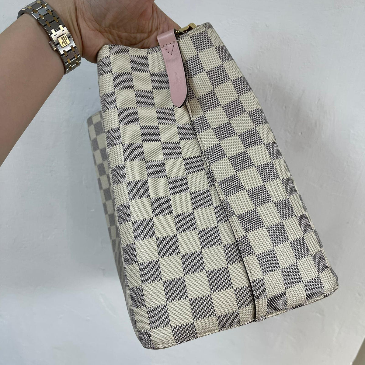 Louis-Vuitton NeoNoe MM Damier Azure Pink