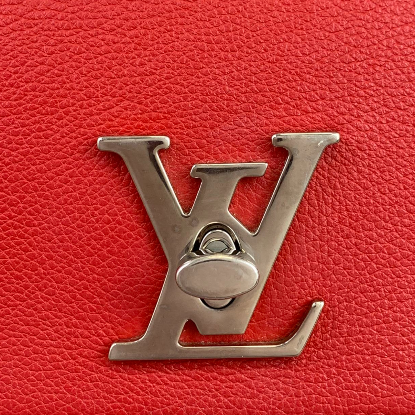 Louis-Vuitton Lockme ll Leather Red SHW