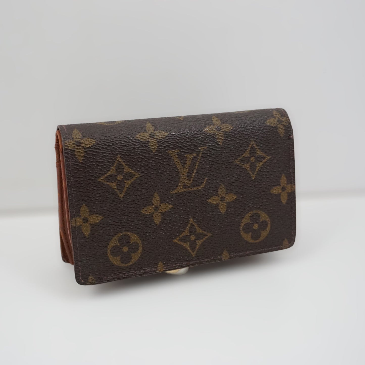 Louis Vuitton Pung