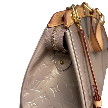 Louis-Vuitton Vernis Brea GM Beige Poudre GHW