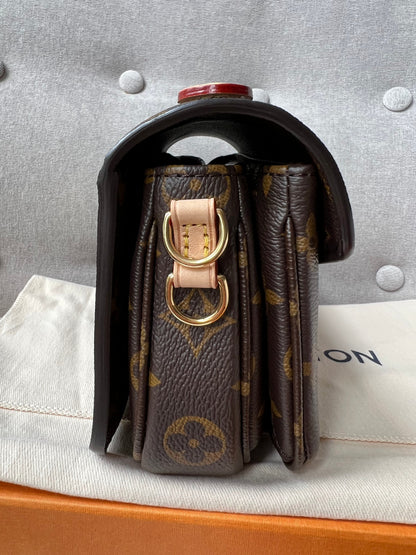 Louis Vuitton Pochette Metis East West Monogram (RRP £2,070)