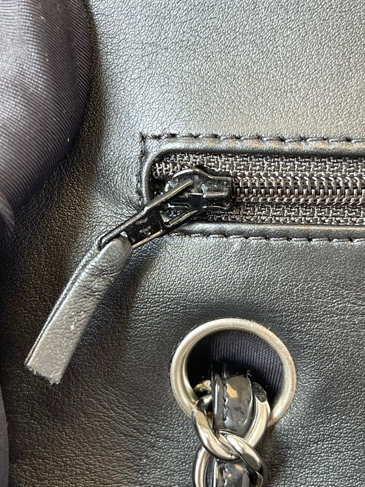 Medium Classic Flap Patent Black SHW