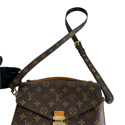 Louis-Vuitton Pochette Metis Leather Monogram GHW