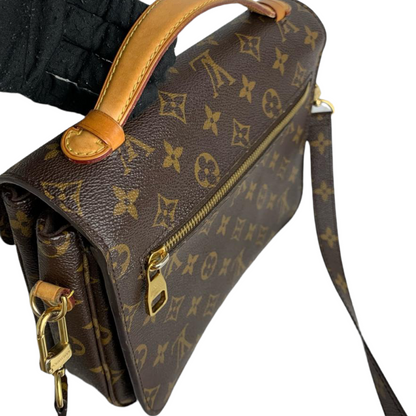 Louis-Vuitton Pochette Metis Leather Monogram GHW
