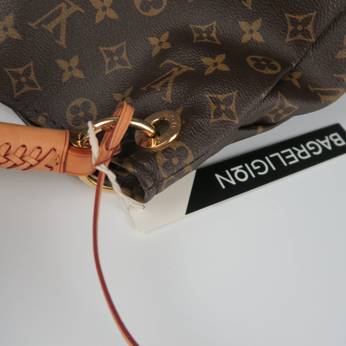 Louis-Vuitton Monogram Artsy MM