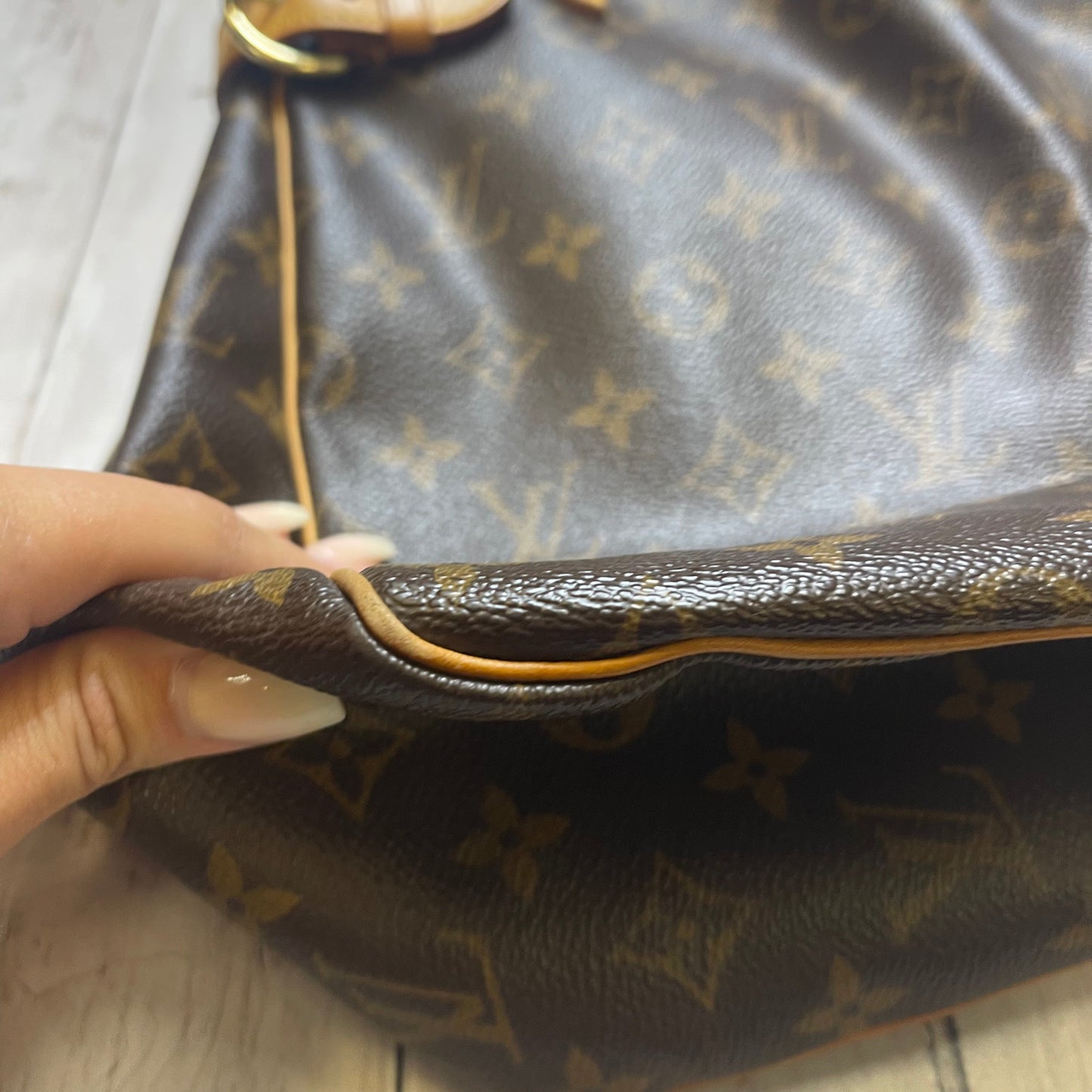 Handbag Luxury Designer By Louis Vuitton  Size: Medium