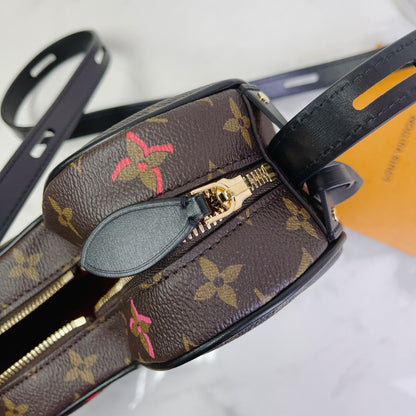 Louis-Vuitton Fall In Love Sac Coeur Monogram