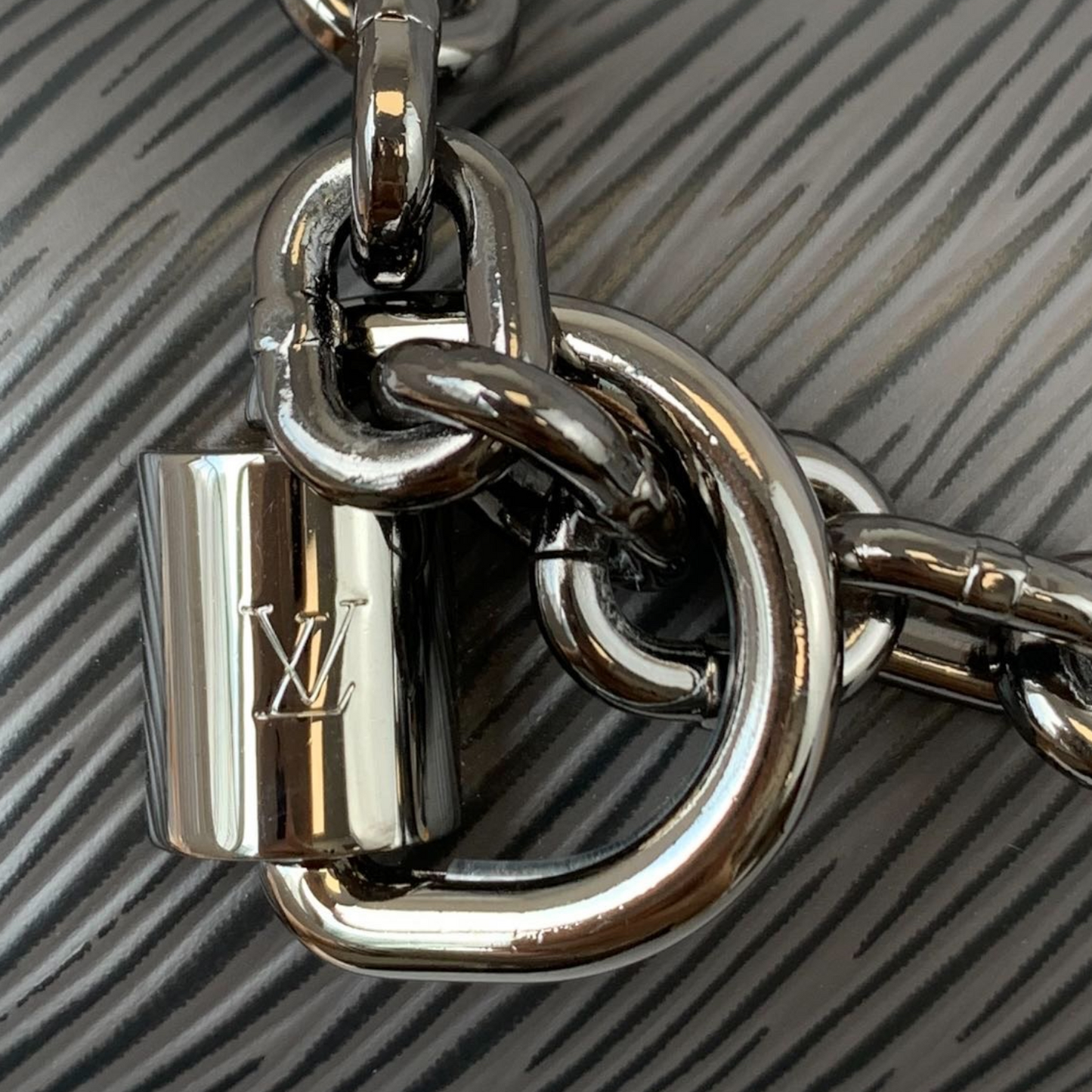 Louis-Vuitton MM Epi Twist Leather Grey SHW