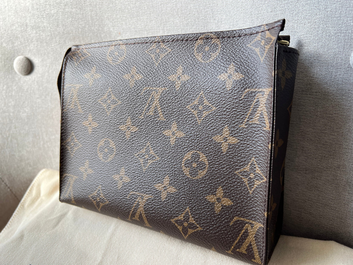 Louis Vuitton Toiletry Pouch 19 Monogram