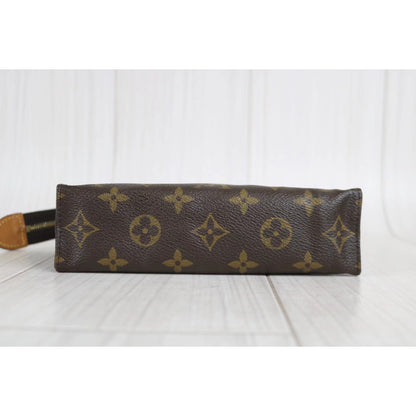 Rank A ｜ LV　Monogram Pochette Toilette 19 ｜030409