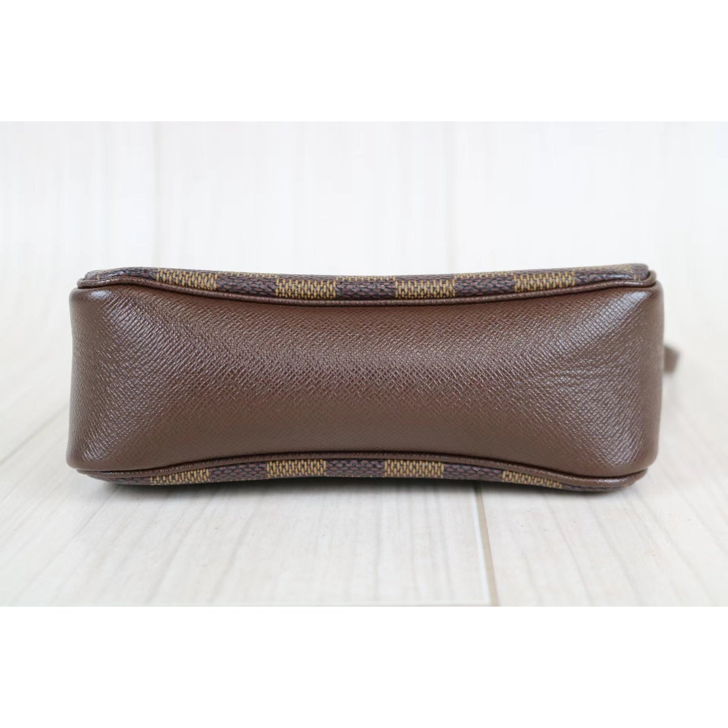 Rank A ｜ LV Damier Truth make up ｜062503