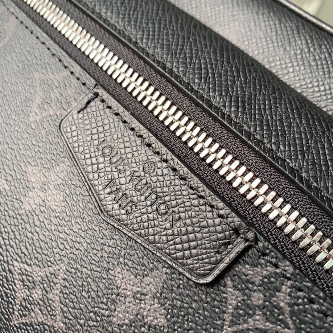 LV Outdoor Bumbag Monogram Eclipse