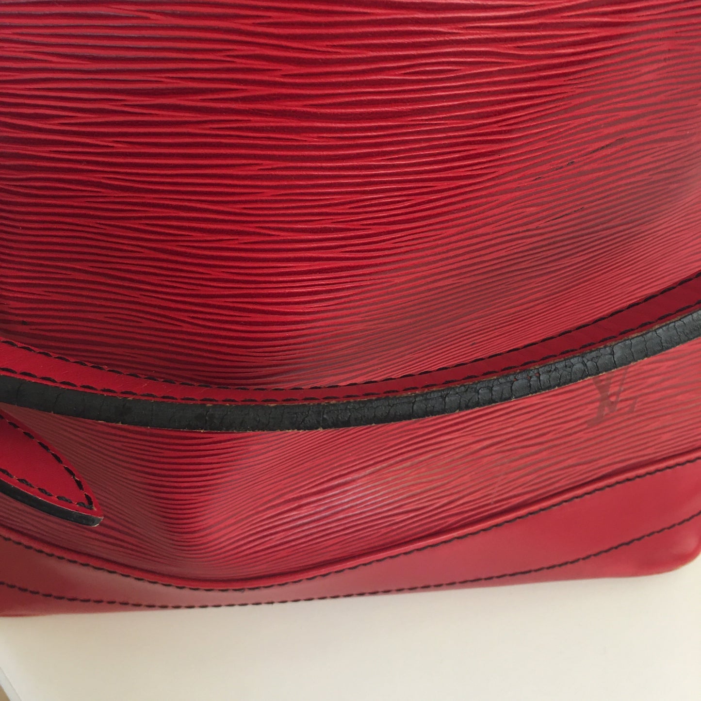 LOUIS VUITTON Noe Shoulder Bag in Red Leather