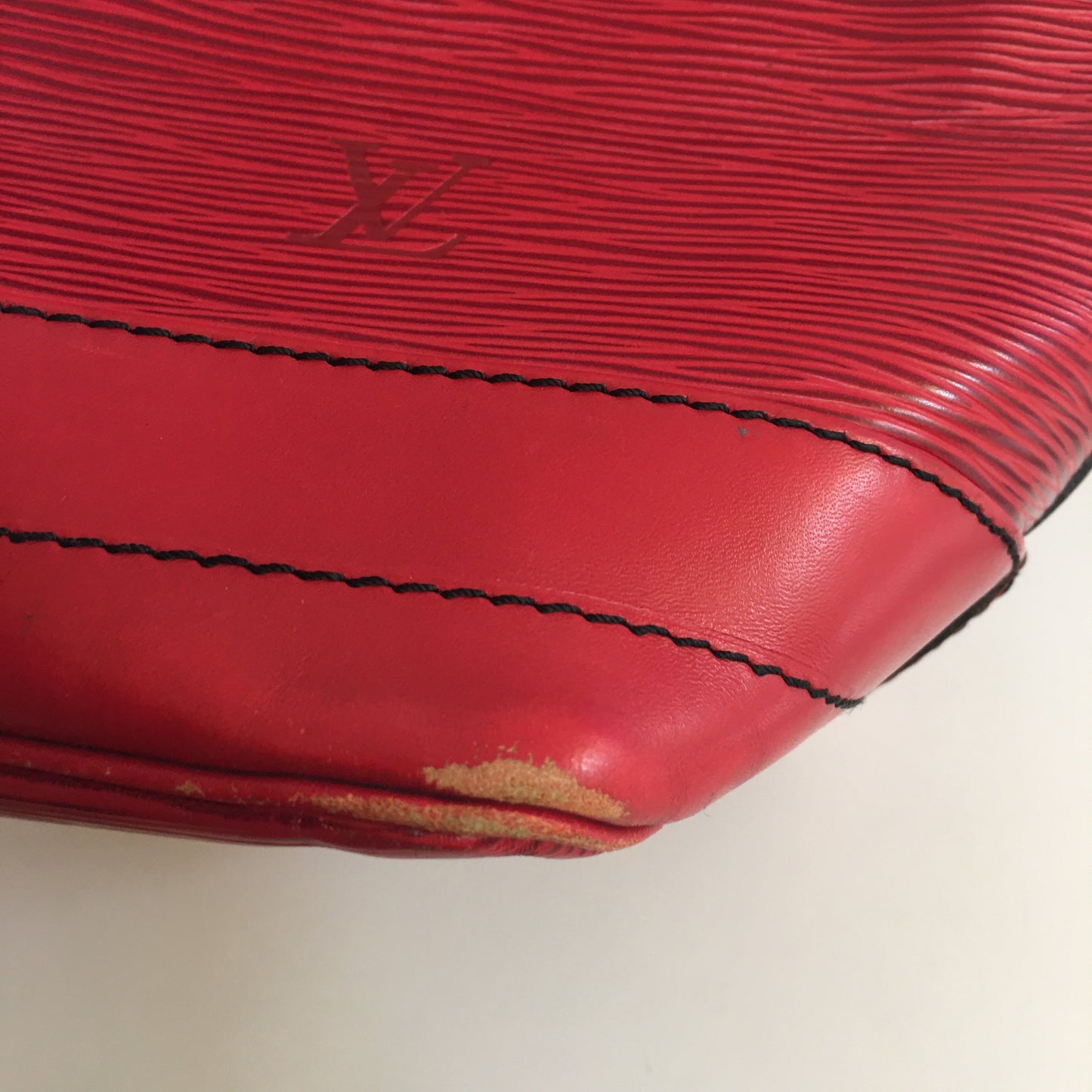 LOUIS VUITTON Noe Shoulder Bag in Red Leather