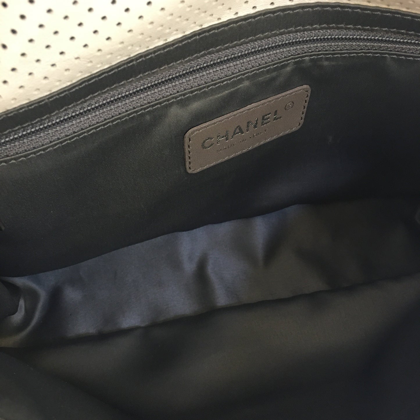 CHANEL 2.55 Shoulder Bag in White Leather