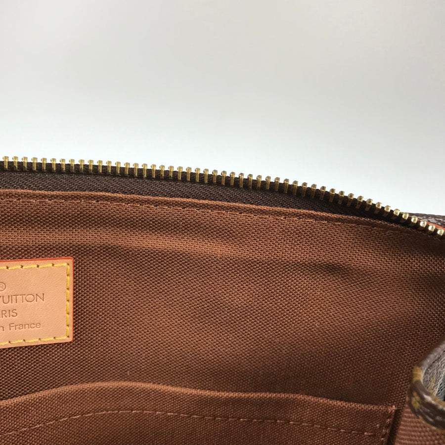 LOUIS VUITTON Shoulder Bag