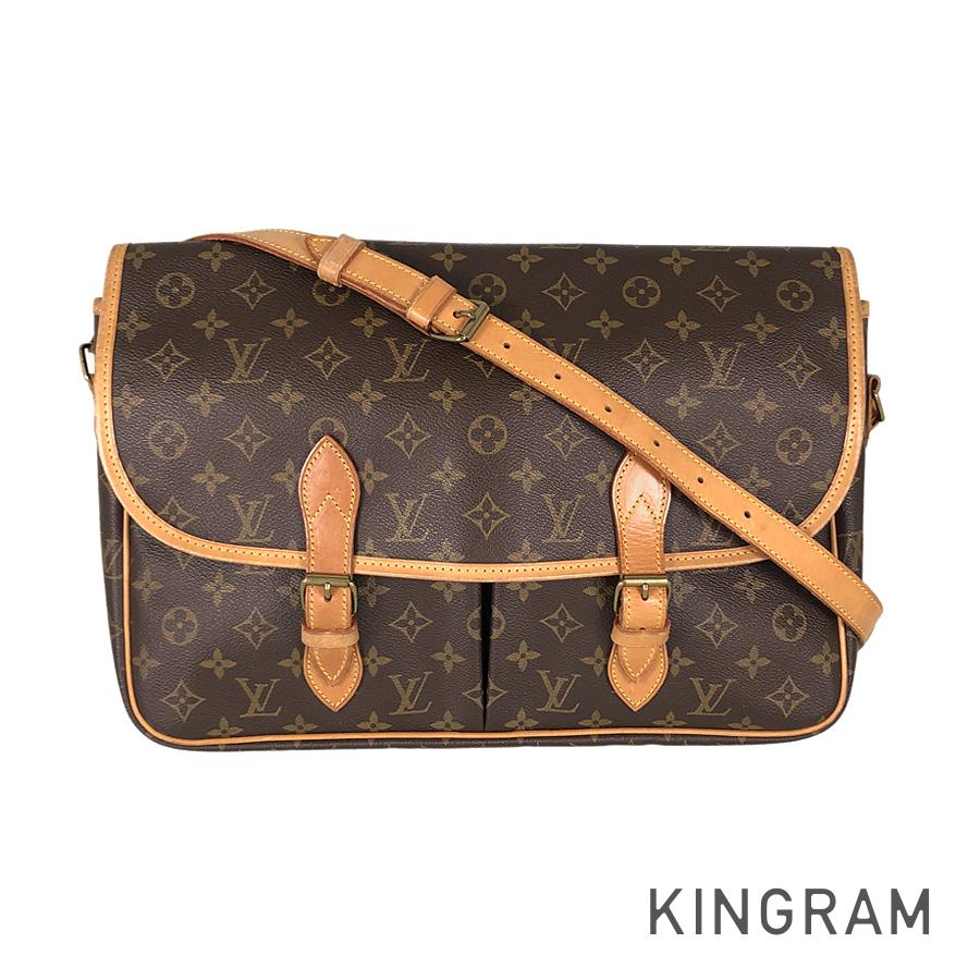 LOUIS VUITTON Shoulder Bag