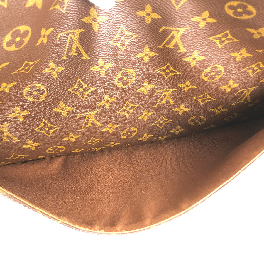 LOUIS VUITTON Shoulder Bag