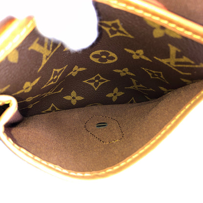 LOUIS VUITTON Shoulder Bag