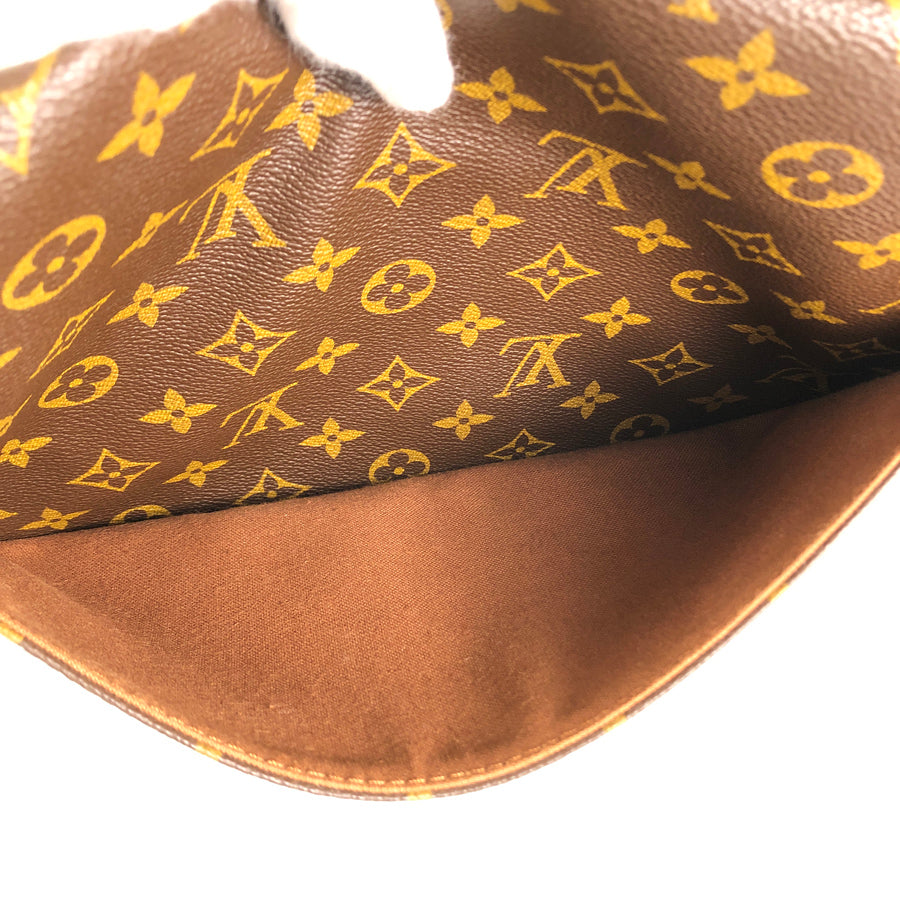 LOUIS VUITTON Shoulder Bag