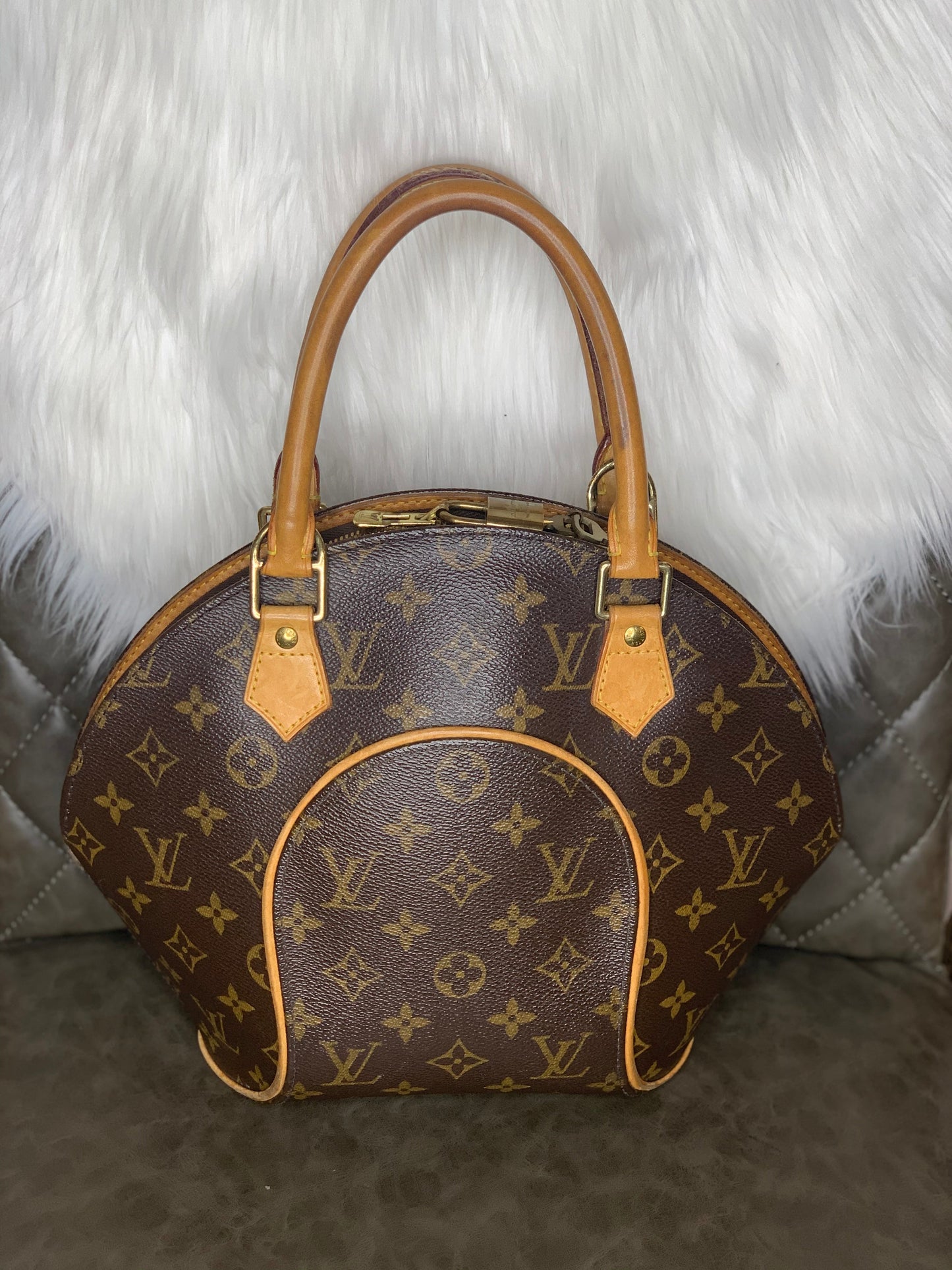 Louis Vuitton Monogram Ellipse