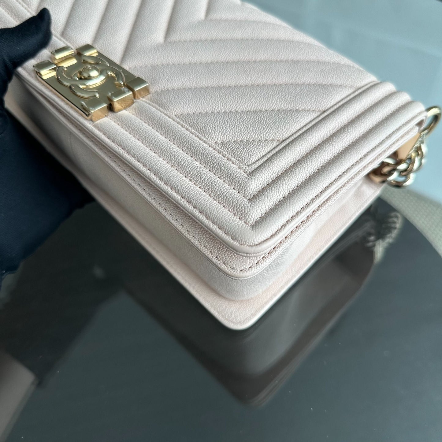 *Like New, 2021* Caviar Boy Old Medium 25CM Chevron Calfskin Leboy Light Pink LGHWNo 30
