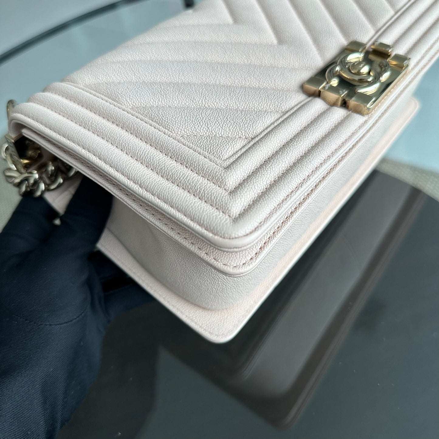 *Like New, 2021* Caviar Boy Old Medium 25CM Chevron Calfskin Leboy Light Pink LGHWNo 30