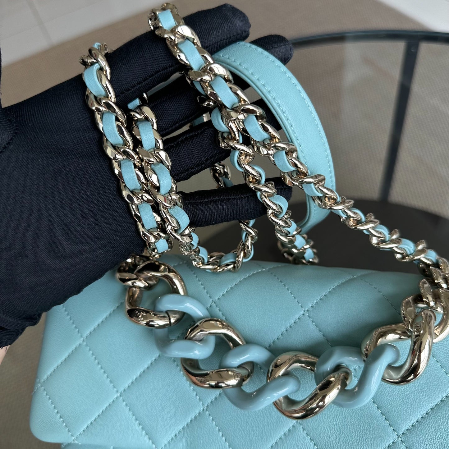*Like New* 2020 Elegant Resin Chain Quilted Lambskin Light Blue GHW No 29