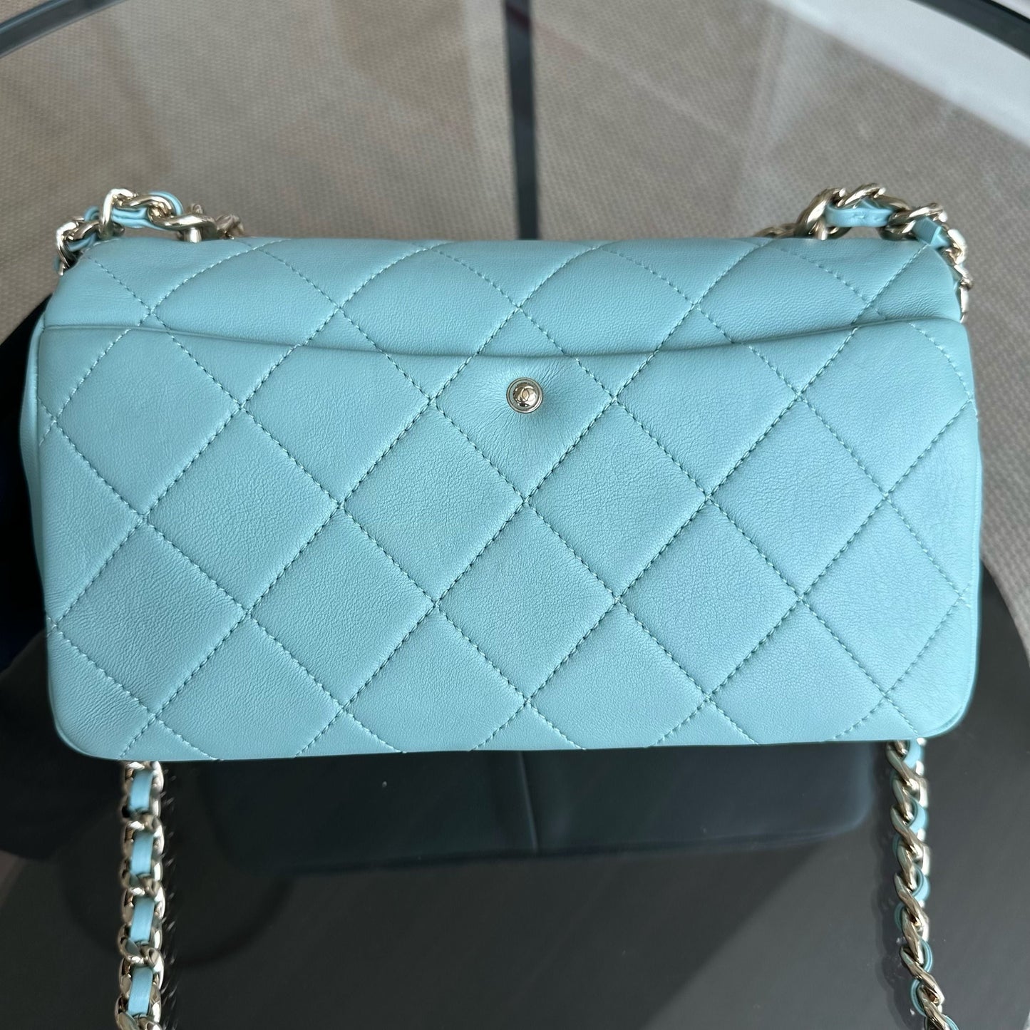 *Like New* 2020 Elegant Resin Chain Quilted Lambskin Light Blue GHW No 29