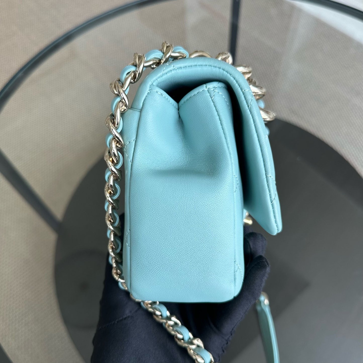 *Like New* 2020 Elegant Resin Chain Quilted Lambskin Light Blue GHW No 29